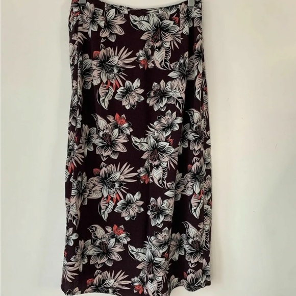 M&S Sustainable Viscose Grape Mix Floral Size 8 Faux Wrap Midi Skirt - Picture 4 of 4